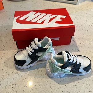 Nike Huarache Run Sneaker Toddler 4c